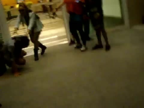 Demi Dançando Na Porta Do Hotel RJ 390