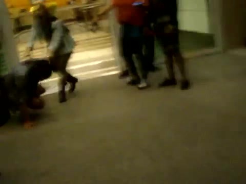 Demi Dançando Na Porta Do Hotel RJ 391