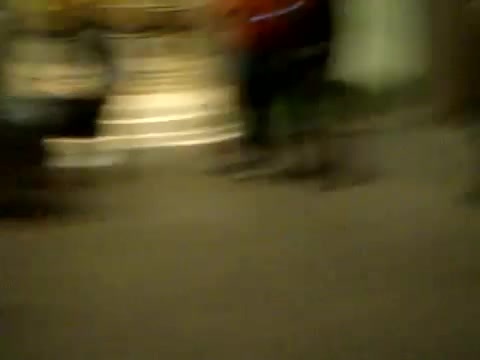 Demi Dançando Na Porta Do Hotel RJ 396 - Demi - Dance in the hotel lobby