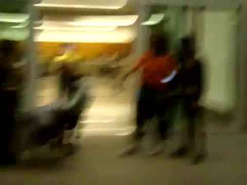 Demi Dançando Na Porta Do Hotel RJ 401