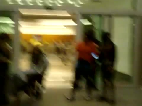 Demi Dançando Na Porta Do Hotel RJ 402