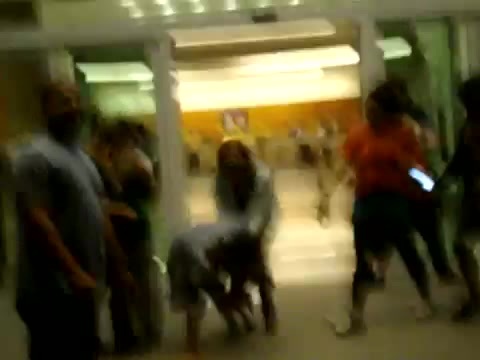 Demi Dançando Na Porta Do Hotel RJ 411