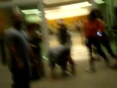 Demi Dançando Na Porta Do Hotel RJ 417