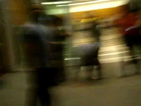 Demi Dançando Na Porta Do Hotel RJ 420
