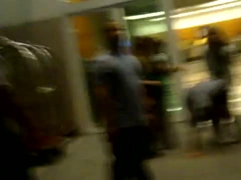 Demi Dançando Na Porta Do Hotel RJ 423