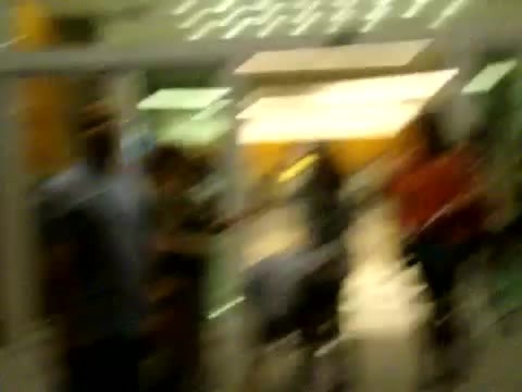 Demi Dançando Na Porta Do Hotel RJ 427