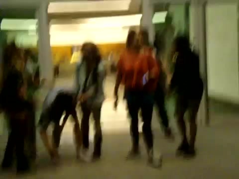 Demi Dançando Na Porta Do Hotel RJ 442