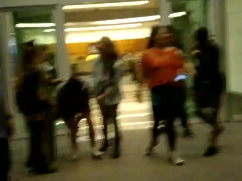 Demi Dançando Na Porta Do Hotel RJ 447