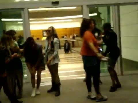 Demi Dançando Na Porta Do Hotel RJ 462