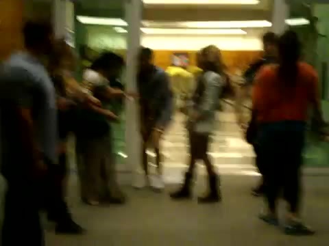 Demi Dançando Na Porta Do Hotel RJ 498