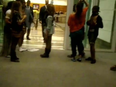 Demi Dançando Na Porta Do Hotel RJ 623