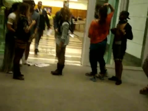 Demi Dançando Na Porta Do Hotel RJ 631
