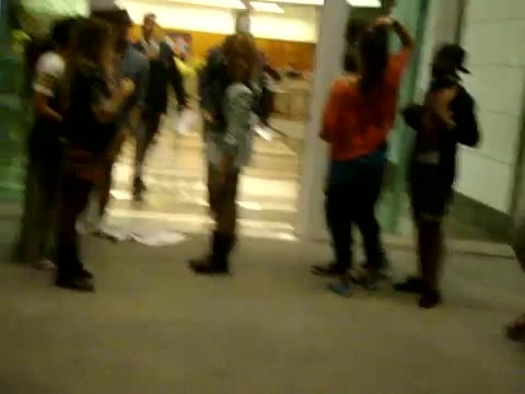 Demi Dançando Na Porta Do Hotel RJ 633