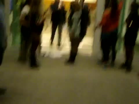 Demi Dançando Na Porta Do Hotel RJ 654