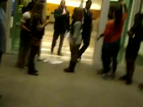 Demi Dançando Na Porta Do Hotel RJ 656