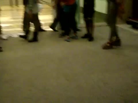 Demi Dançando Na Porta Do Hotel RJ 690
