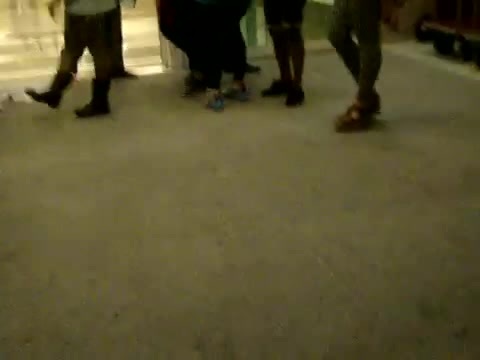Demi Dançando Na Porta Do Hotel RJ 696