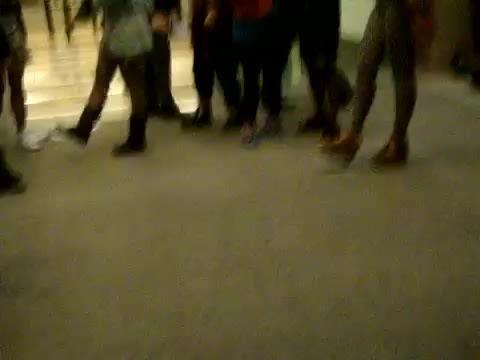 Demi Dançando Na Porta Do Hotel RJ 703