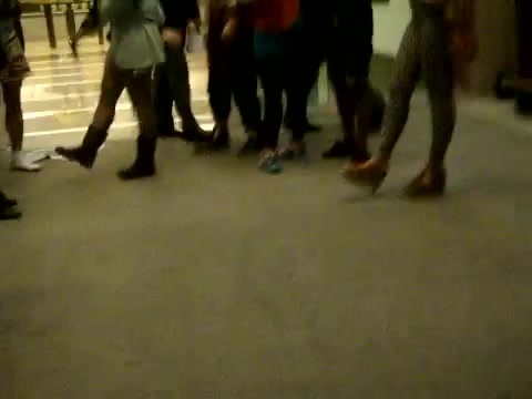 Demi Dançando Na Porta Do Hotel RJ 704