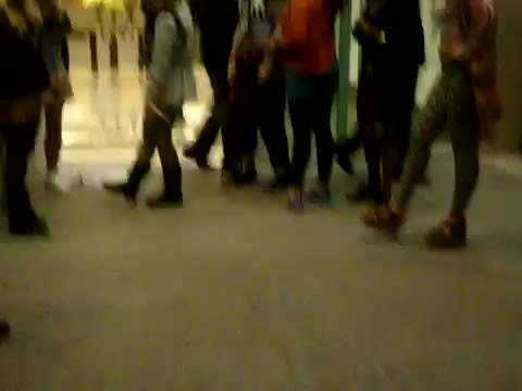 Demi Dançando Na Porta Do Hotel RJ 710
