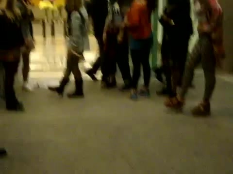Demi Dançando Na Porta Do Hotel RJ 711