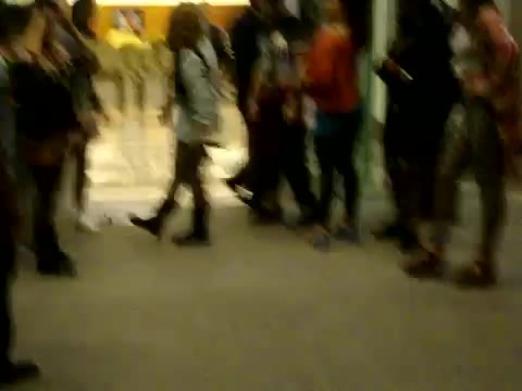 Demi Dançando Na Porta Do Hotel RJ 714
