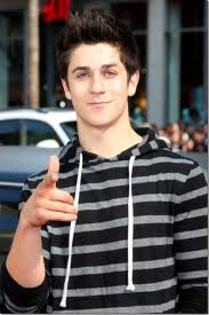 Mama ce bine ca nu mai vrea sa fie cu el...[in gand]