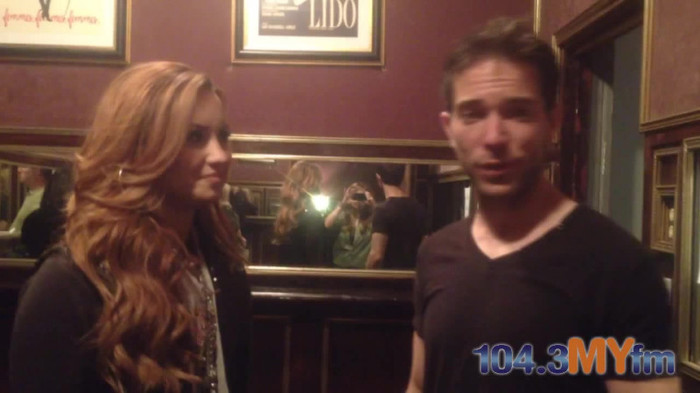 1043 MYfm\'s Ty Bentli with Demi Lovato in LA 0376 - Demi - 1043 MYfm Ty Bentli