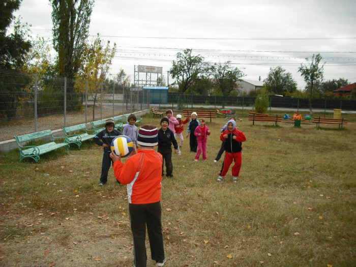 424435_252919468132913_120991581325703_520775_1669369903_n - copilaria de pe vremuri