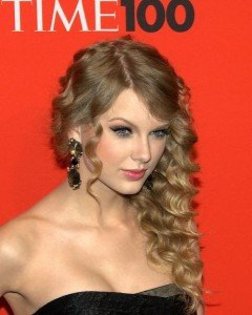481px-Taylor_Swift_by_David_Shankbone-240x300 - Taylor Swift