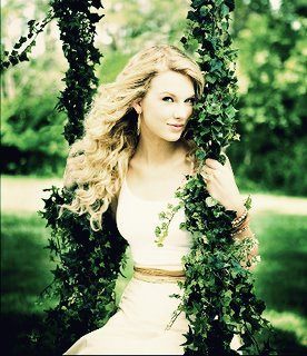 291839_264045400283547_211260815562006_933346_1211361893_n - Taylor Swift