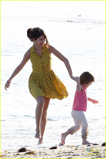 16 - Jelena at Malibu Beach---19 February 2012