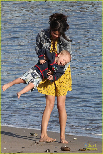 17 - Jelena at Malibu Beach---19 February 2012