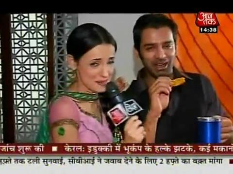 1 (30) - Iss Pyaar Ko Kya Naam Doon - SaRun - SBS - 18 November 2011 - Snaps