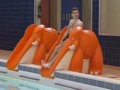 001 - MrBean la Piscina