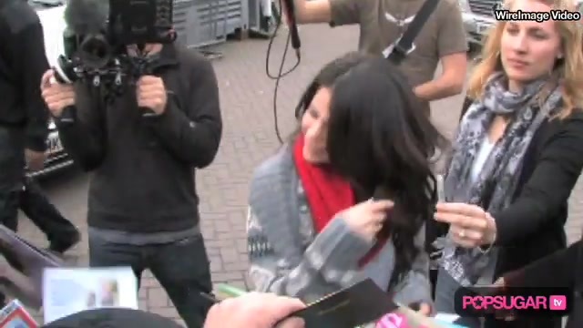Selena Gomez in London for Fans & Fashion 161 - Selena Gomez in London For Fans And Fashion-SC