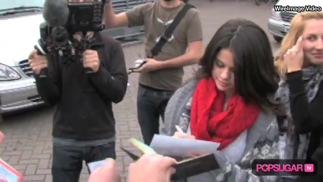 Selena Gomez in London for Fans & Fashion 222 - Selena Gomez in London For Fans And Fashion-SC