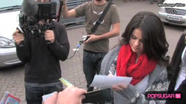 Selena Gomez in London for Fans & Fashion 236 - Selena Gomez in London For Fans And Fashion-SC