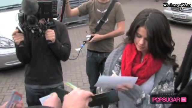 Selena Gomez in London for Fans & Fashion 237 - Selena Gomez in London For Fans And Fashion-SC