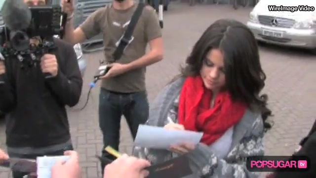 Selena Gomez in London for Fans & Fashion 256 - Selena Gomez in London For Fans And Fashion-SC