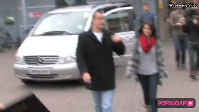 Selena Gomez in London for Fans & Fashion 294 - Selena Gomez in London For Fans And Fashion-SC