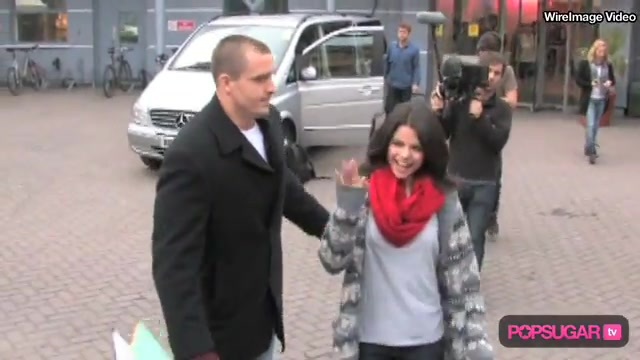 Selena Gomez in London for Fans & Fashion 356 - Selena Gomez in London For Fans And Fashion-SC