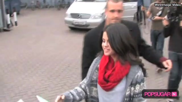 Selena Gomez in London for Fans & Fashion 386 - Selena Gomez in London For Fans And Fashion-SC