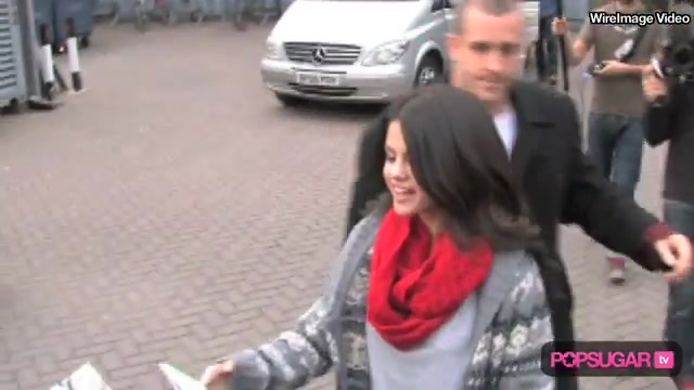 Selena Gomez in London for Fans & Fashion 388 - Selena Gomez in London For Fans And Fashion-SC