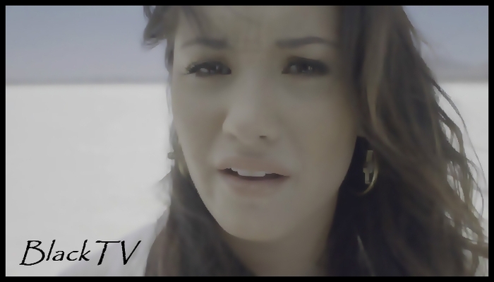 De fapt, nu locuiesc in Londra. Am venit aici in vizita la tatal lui Jessie.