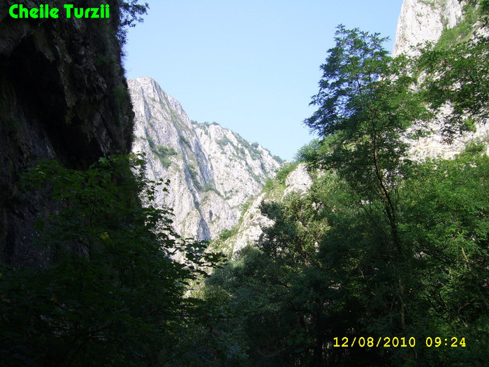 34. In Cheile Turzii (1)