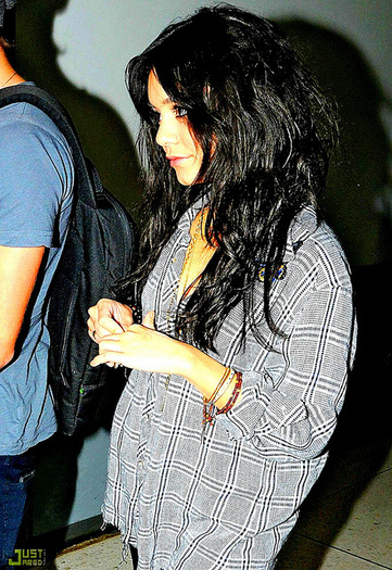 Da´..ne raciseram foarte mult,incepuseram s ne ignoram..si ne´am gandit s luam o pauza.:|