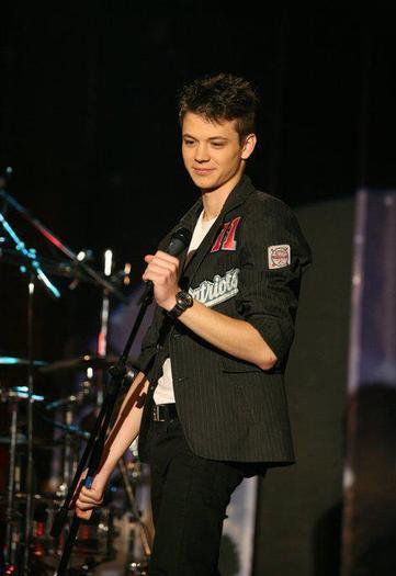 Trebuie sa mergem la academia lor..sa aflam ce vor