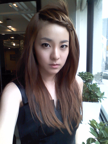 Dara-2ne1-7362568-375-500