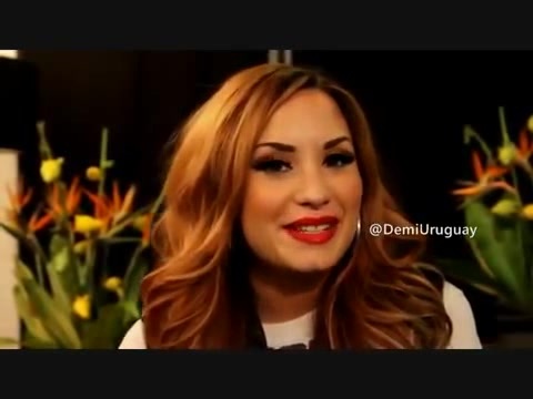 Demi Lovato envía saludos a Radio Disney Uruguay. 393